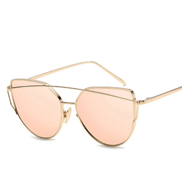 Accessories - Women's Sunglasses - Double Metal / Nose Bridge